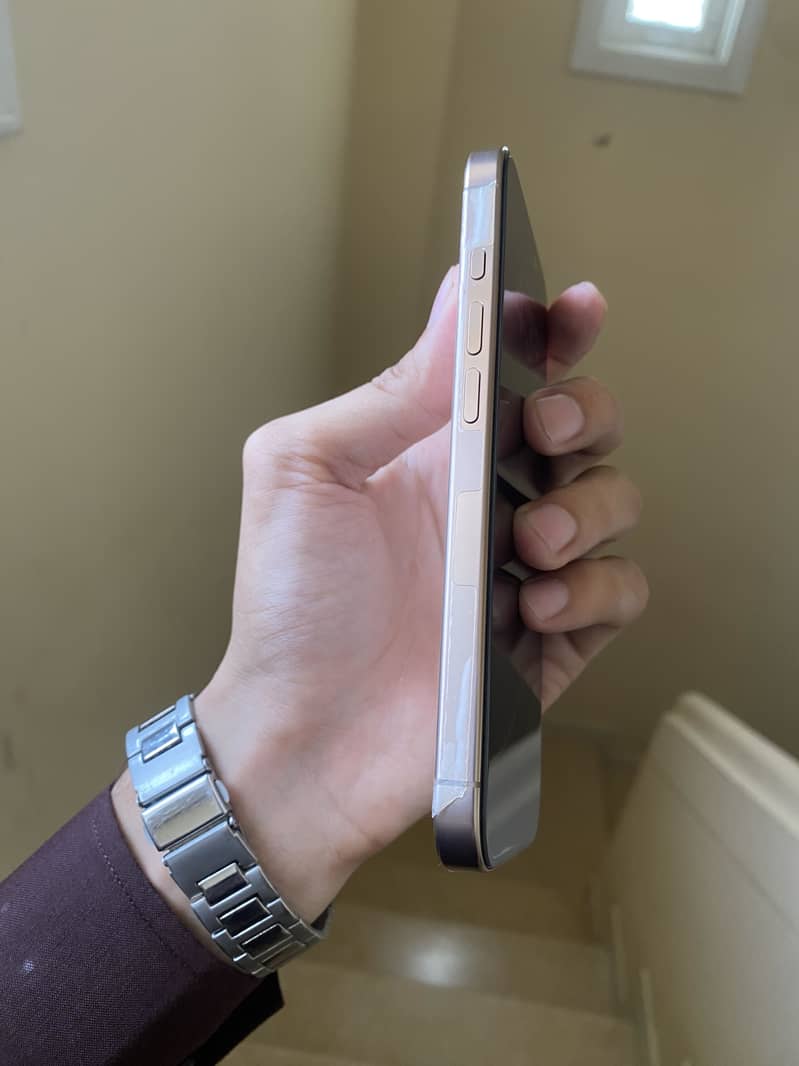 IPhone 16 Pro (complete box) 3