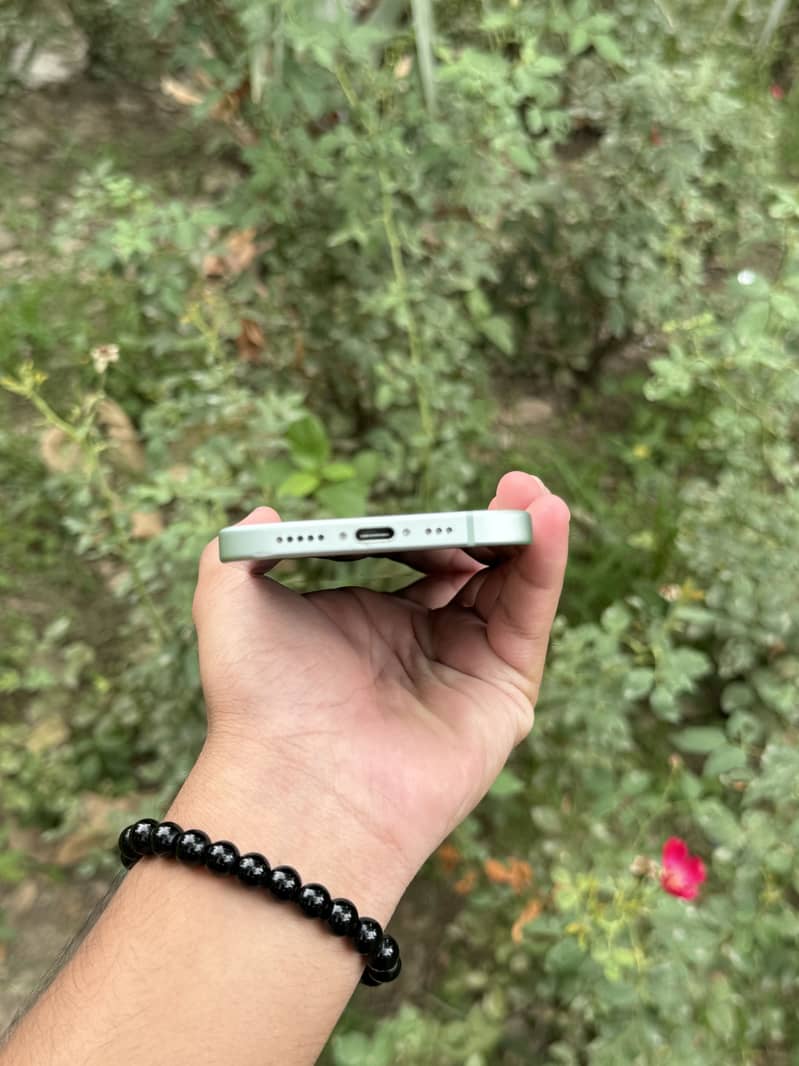 IPhone 15 4