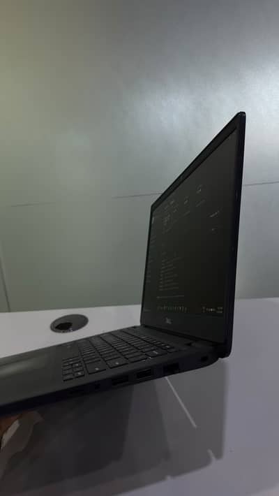 Dell Latitude 3410 Intel(R) Core i5-10310U CPU @1.7GHz 16 GB - 537 GB