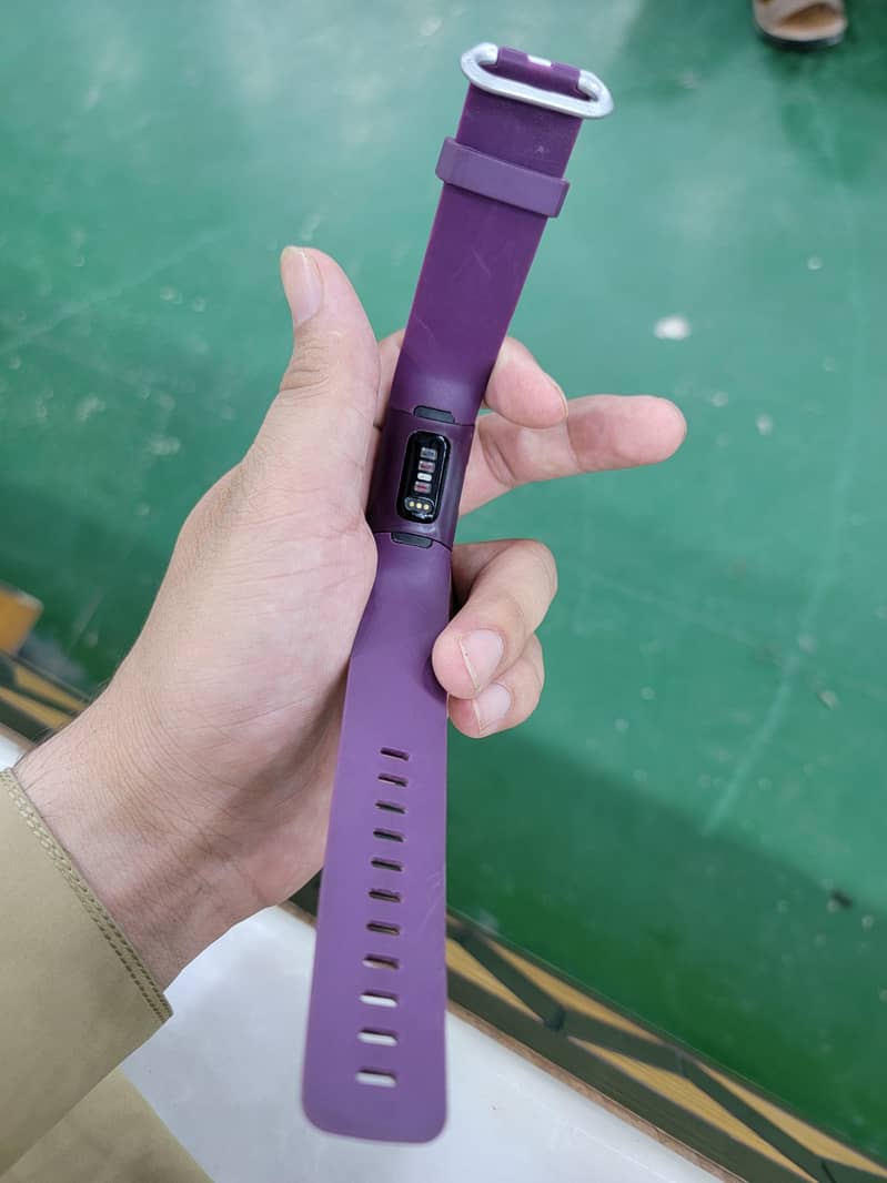 FITBIT CHARGE 4 3