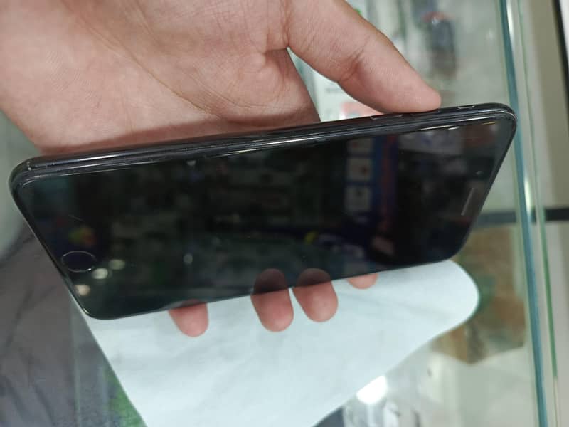 Apple iPhone 7 Plus 5
