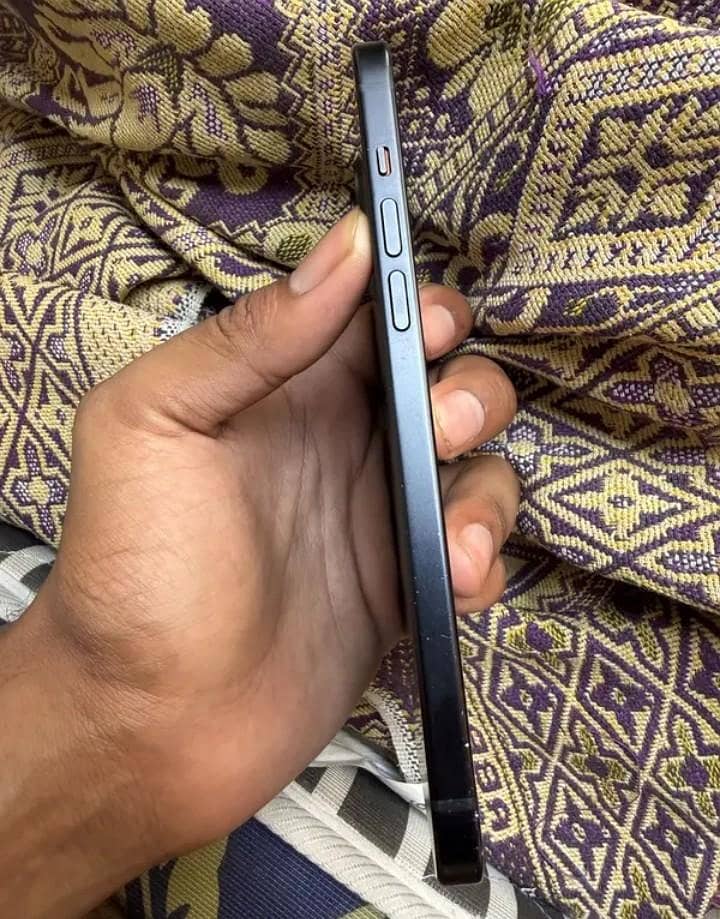 Apple iPhone 15 2
