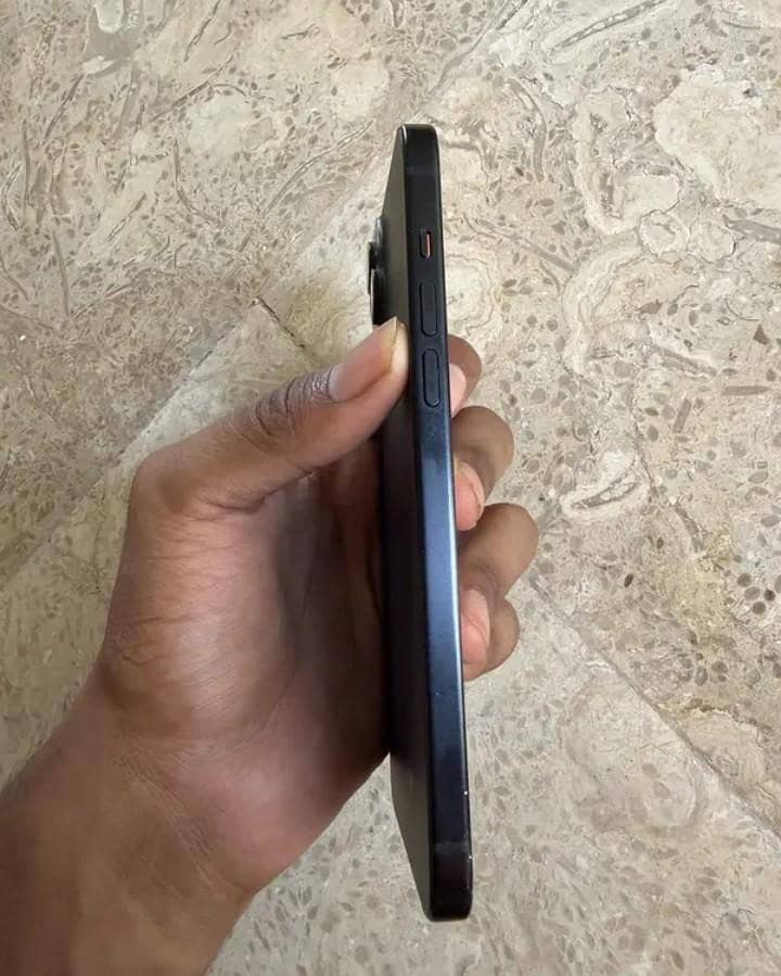 Apple iPhone 15 3