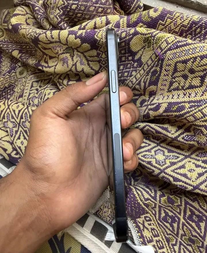 Apple iPhone 15 4