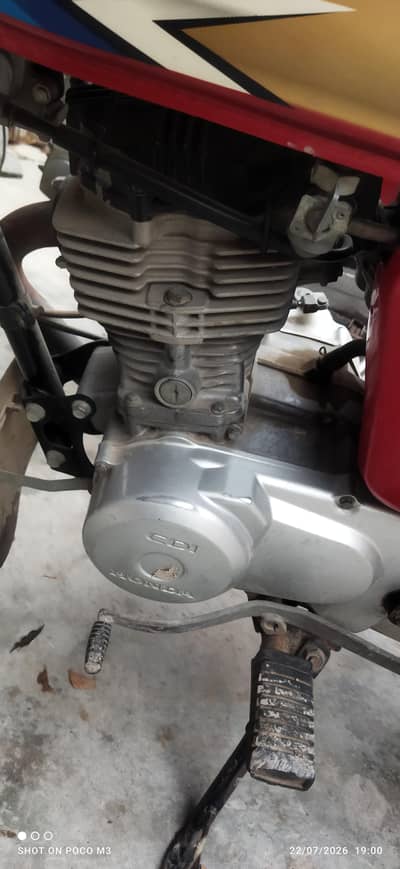 Honda 125 Red color