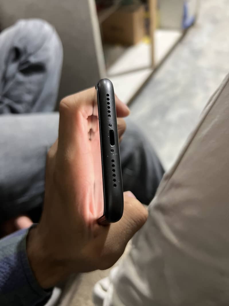 Apple iPhone 11 3