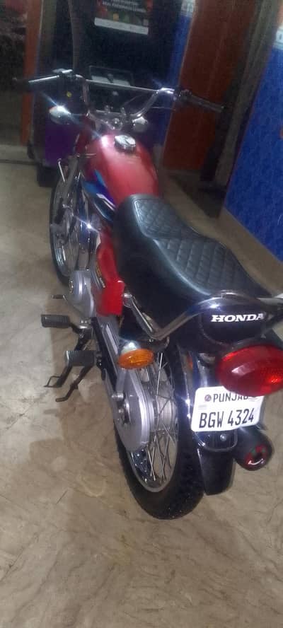 new bike ha just aje hand na use hwa ha bike ki file or card ok ha