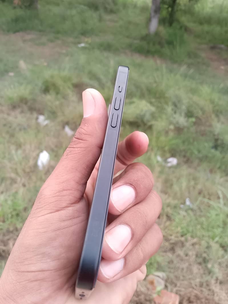 Apple iPhone 15 4