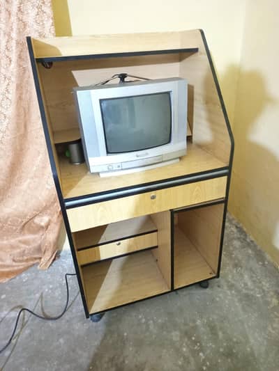 10/10 condition  tv for sale with tv trali