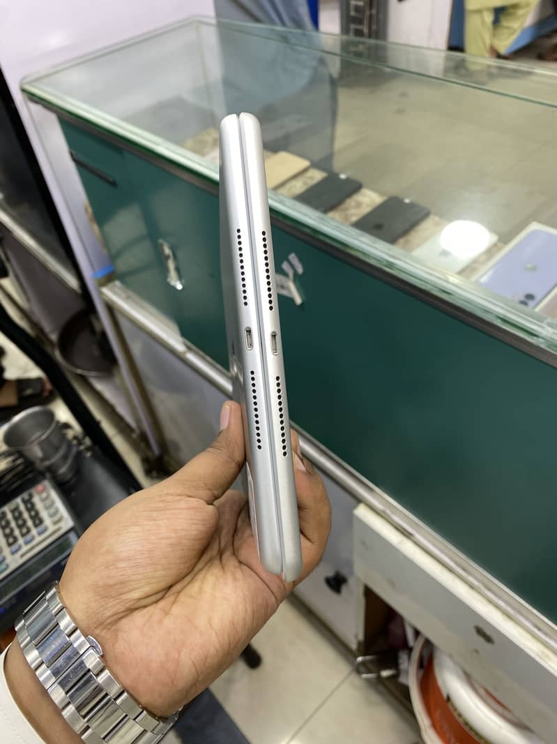 iPad 8 silver 3