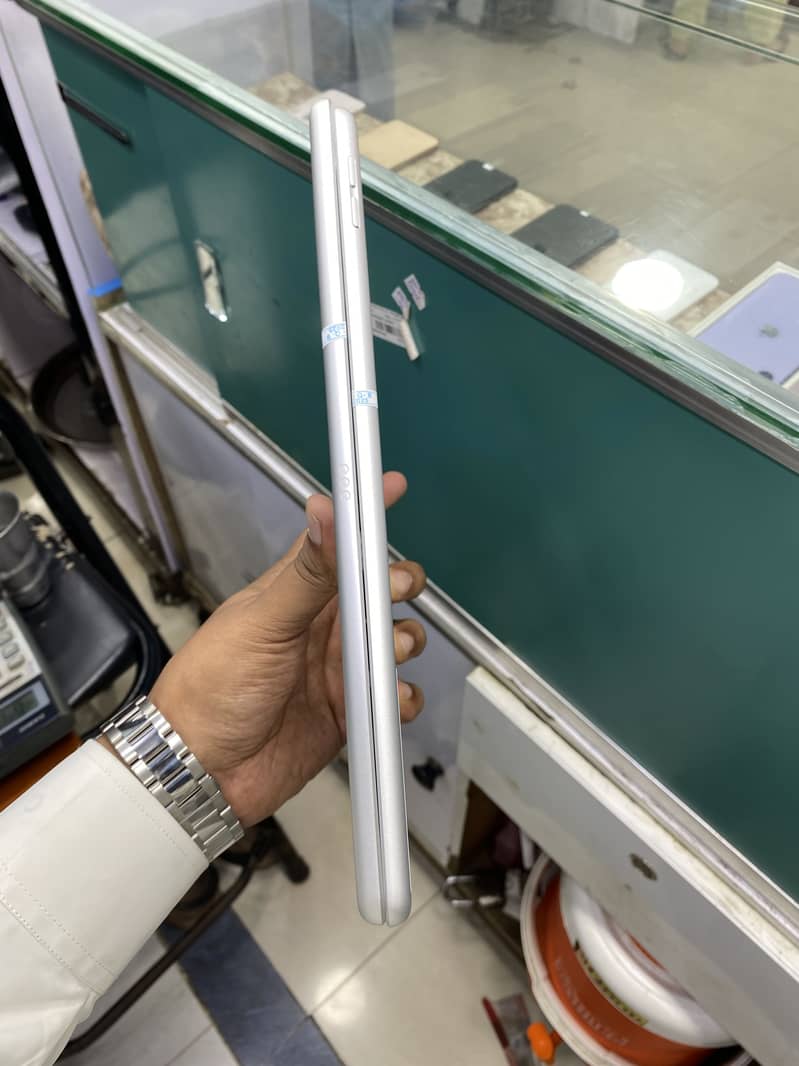 iPad 8 silver 4