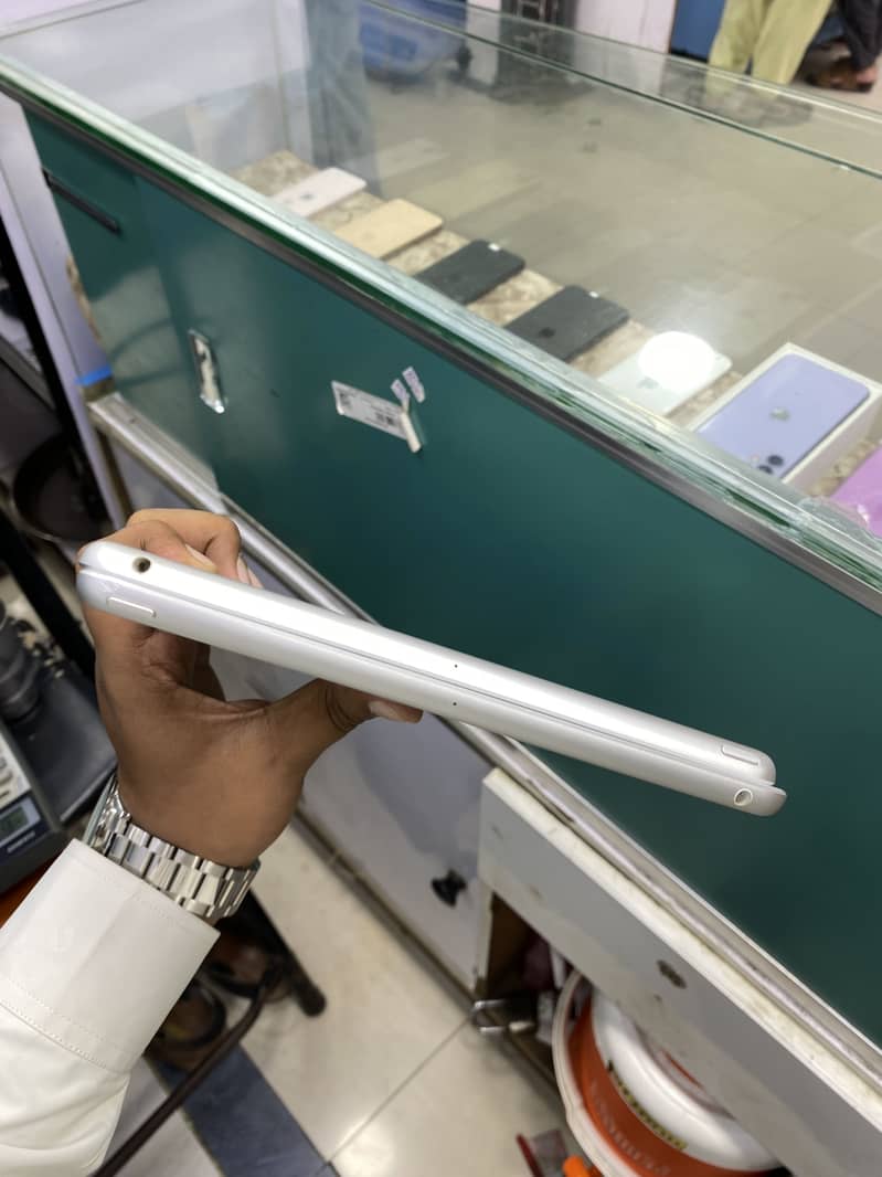 iPad 8 silver 5