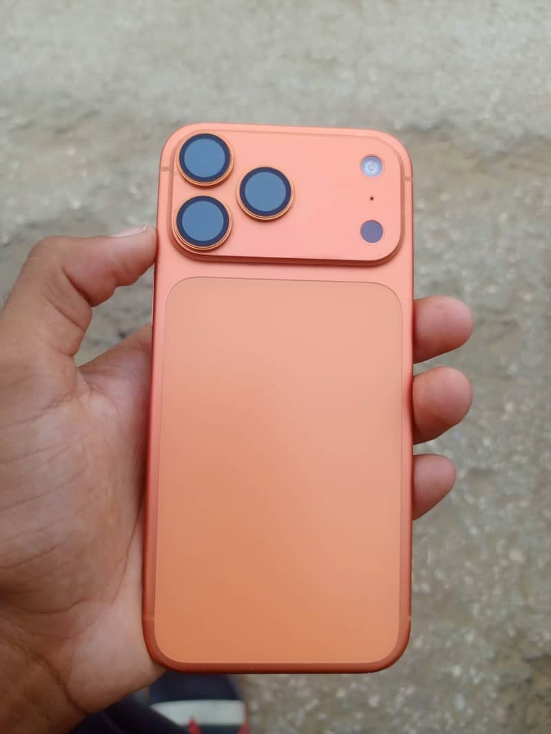 Apple iPhone 17 Pro Max 4