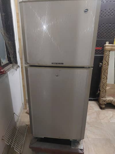 P E L Medium Size Frige