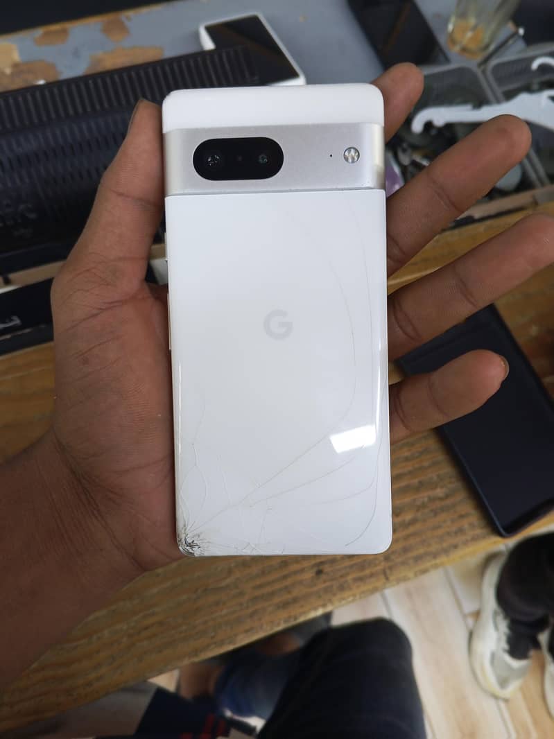 Google Pixel 7 4