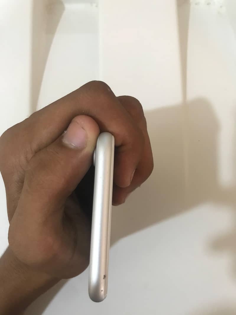 Apple iPhone 7 2