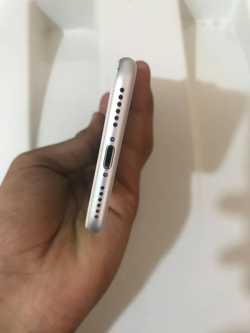Apple iPhone 7 4