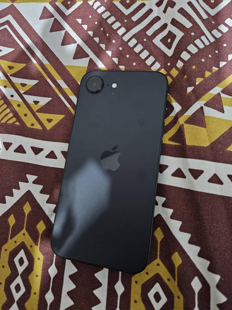Apple iPhone 16e 8