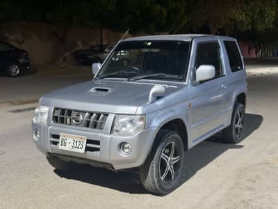 Nissan Kix 2012 Model & Registered.