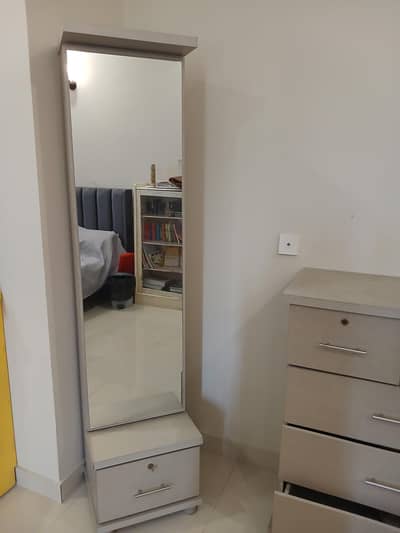 dressing table and chest of drawer