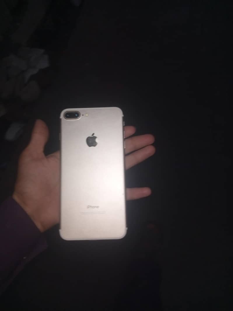 Apple iPhone 7 Plus 1