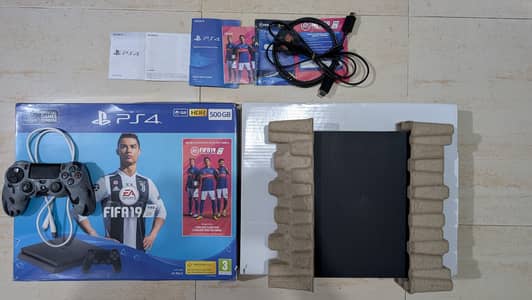 PlayStation 4 Slim - FIFA 19 Edition (Complete Box & Accessories)