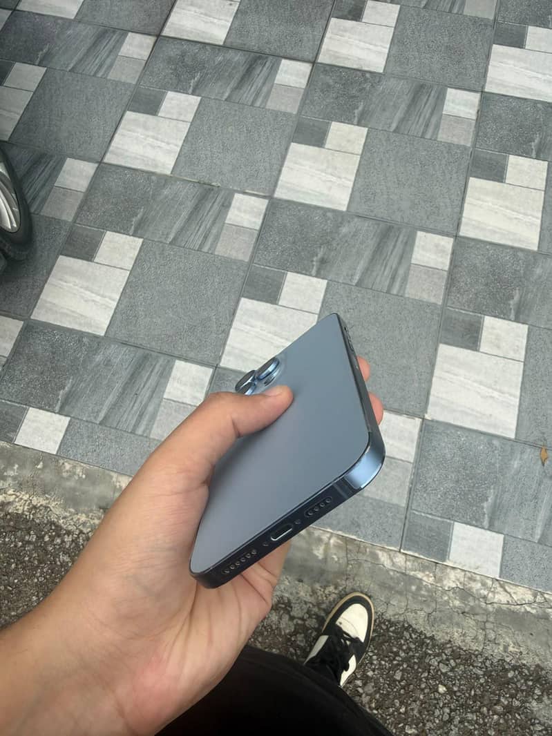 Apple iPhone 13 Pro Max 1