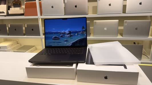 New MacBook Pro 14" M5 Ram 16 SSD 1TB Non Active