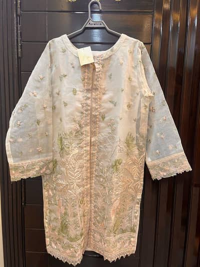 Brand: Threads & motifs