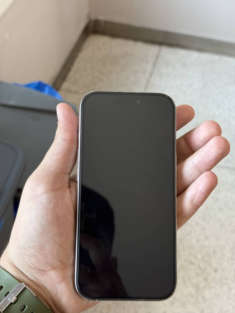 Apple iPhone 16 Pro 2