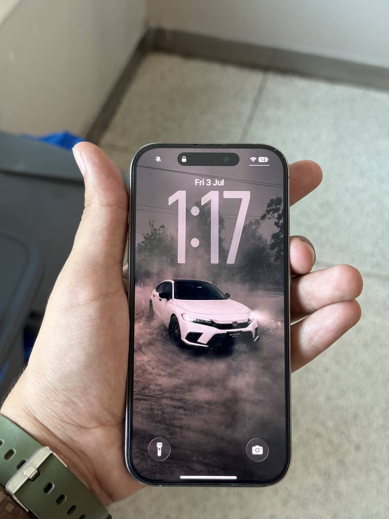 Apple iPhone 16 Pro 3