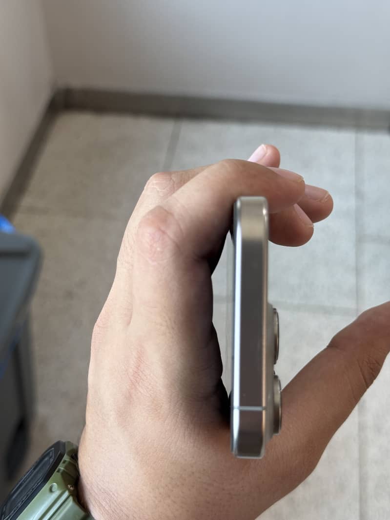 Apple iPhone 16 Pro 4