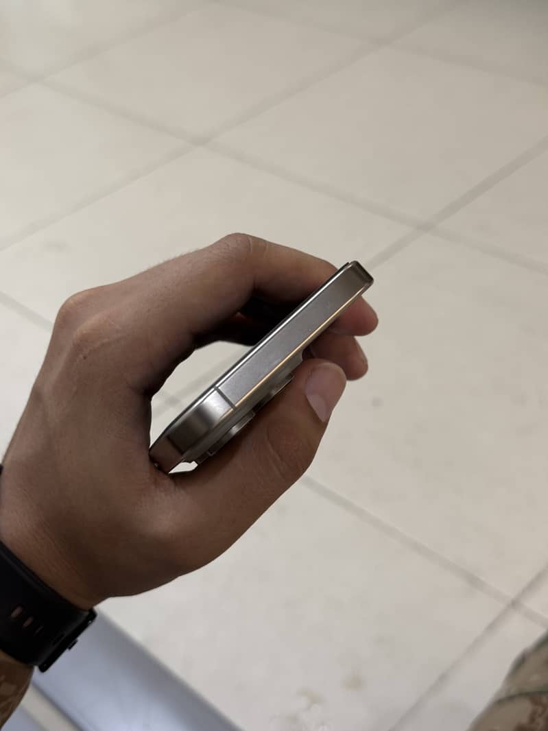 Apple iPhone 16 Pro 5