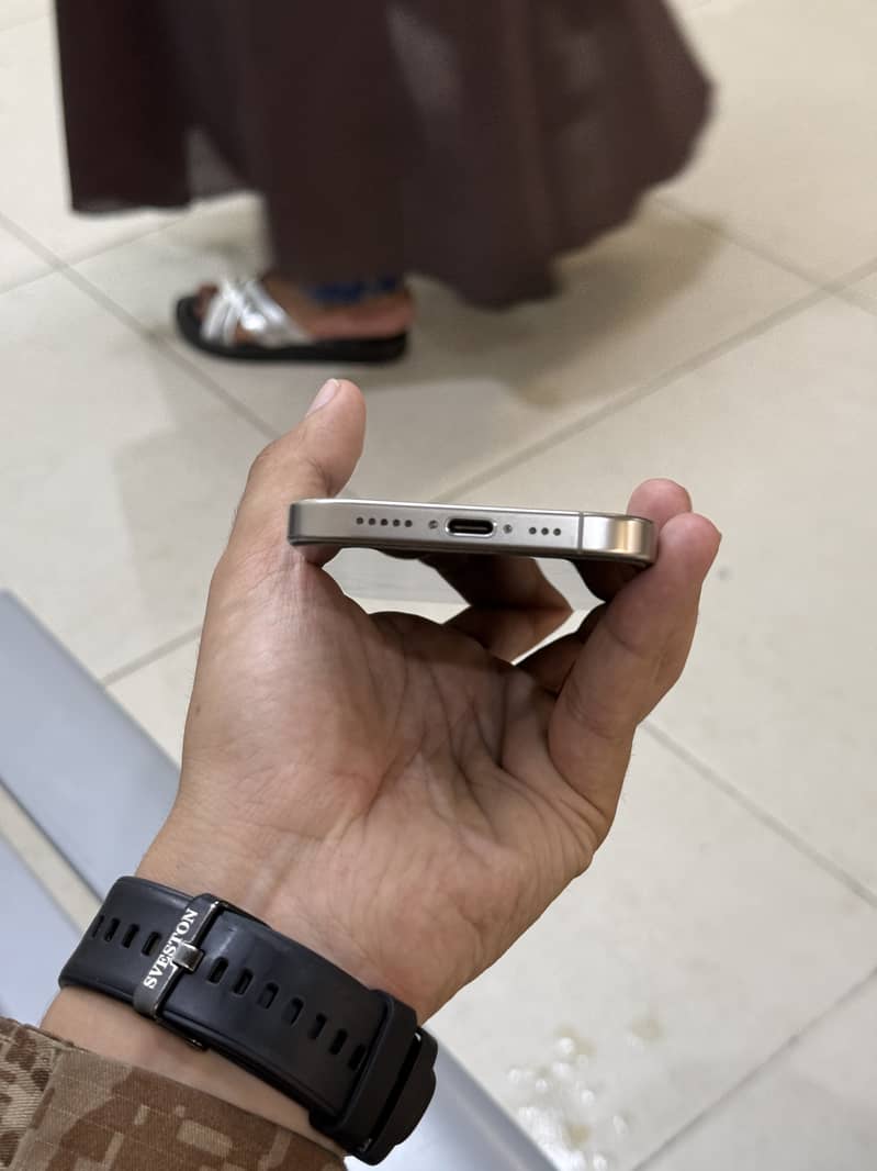 Apple iPhone 16 Pro 6