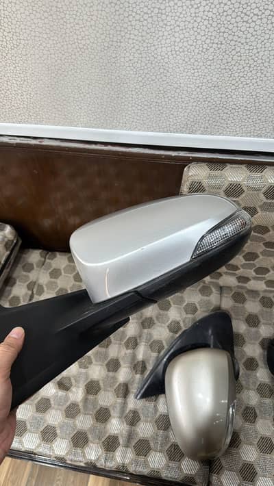 Toyota vitz 2012 side mirror pair