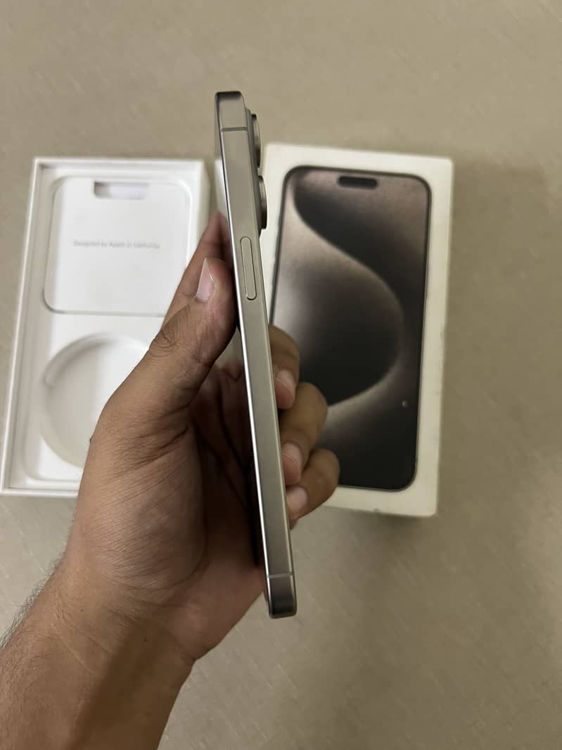 iPhone 15 Pro Max 2
