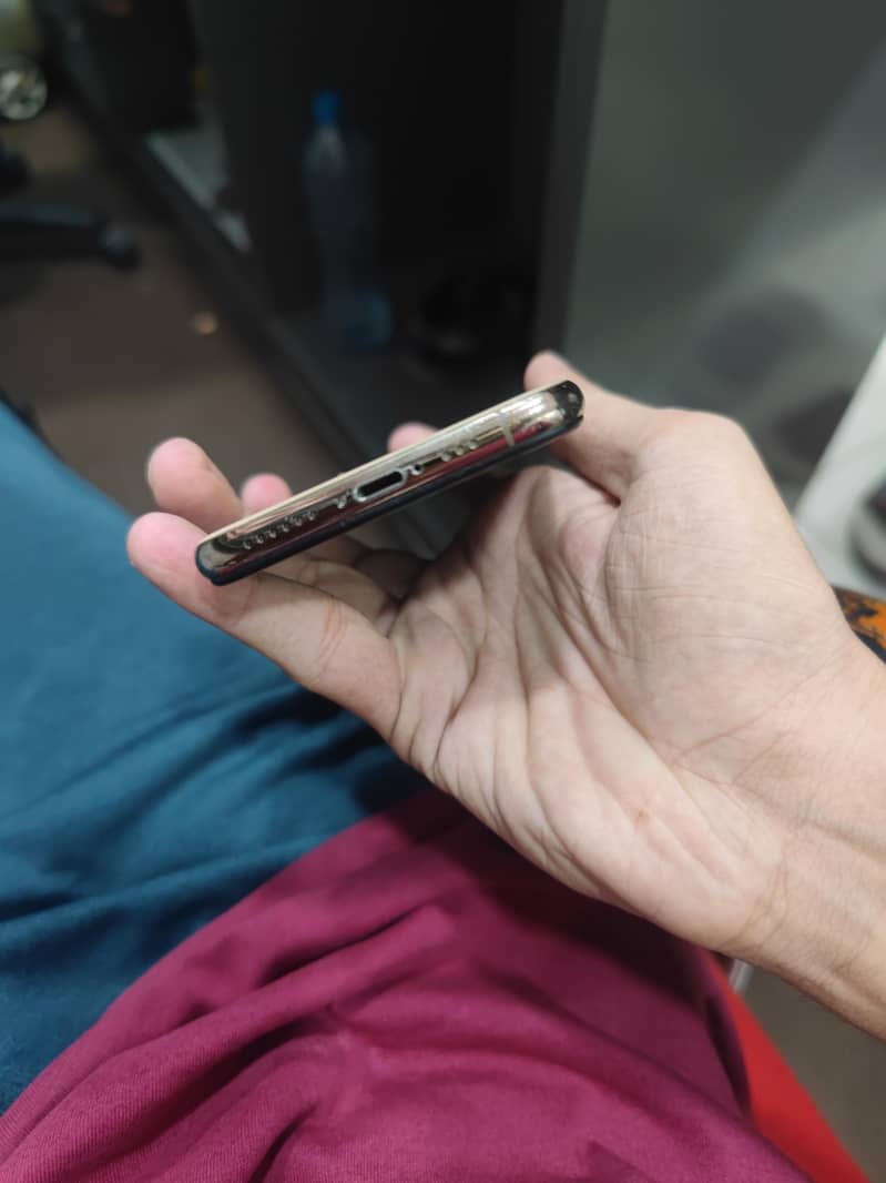 Apple iPhone XS 3