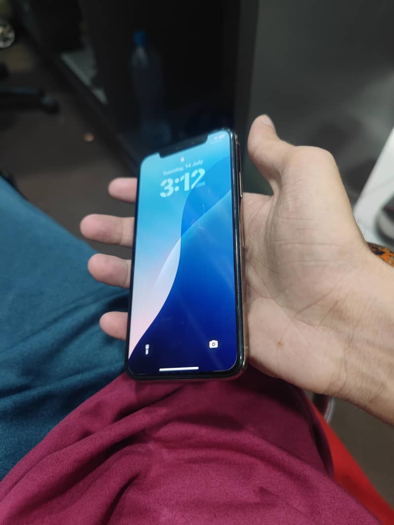 Apple iPhone XS 6