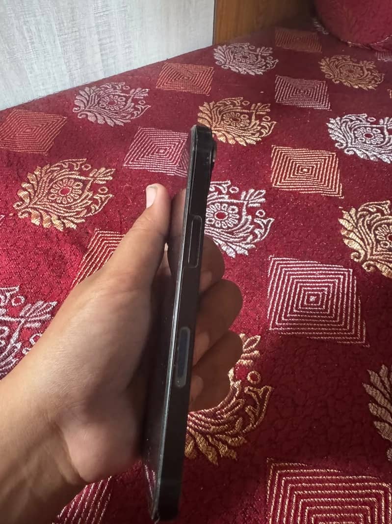 Apple iPhone 13JV 0