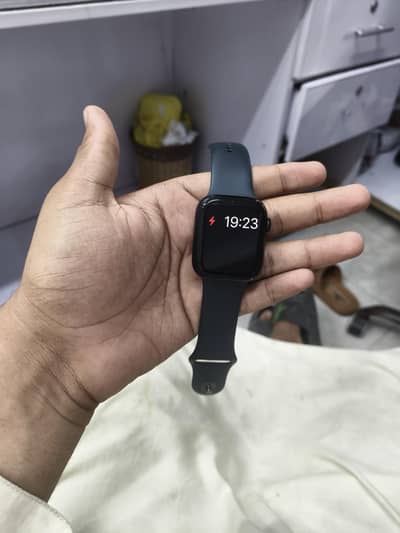 apple series 8 45mm 83 health with box 10 by 8 condition