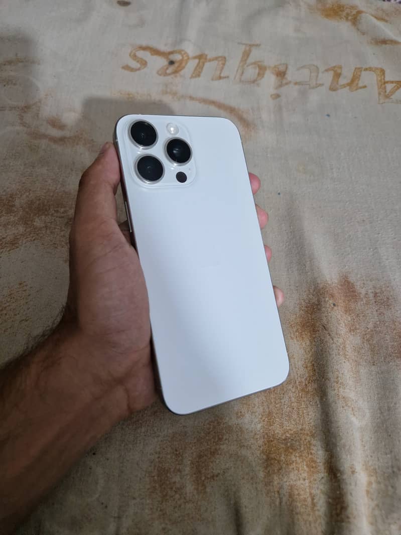 Iphone 15 Pro max 3