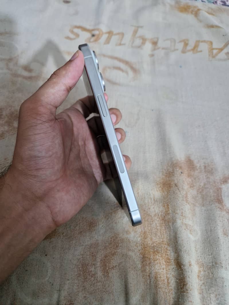 Iphone 15 Pro max 4