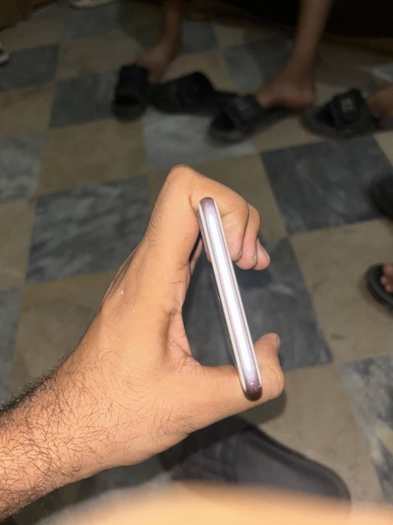 Apple iPhone 7 plus 1
