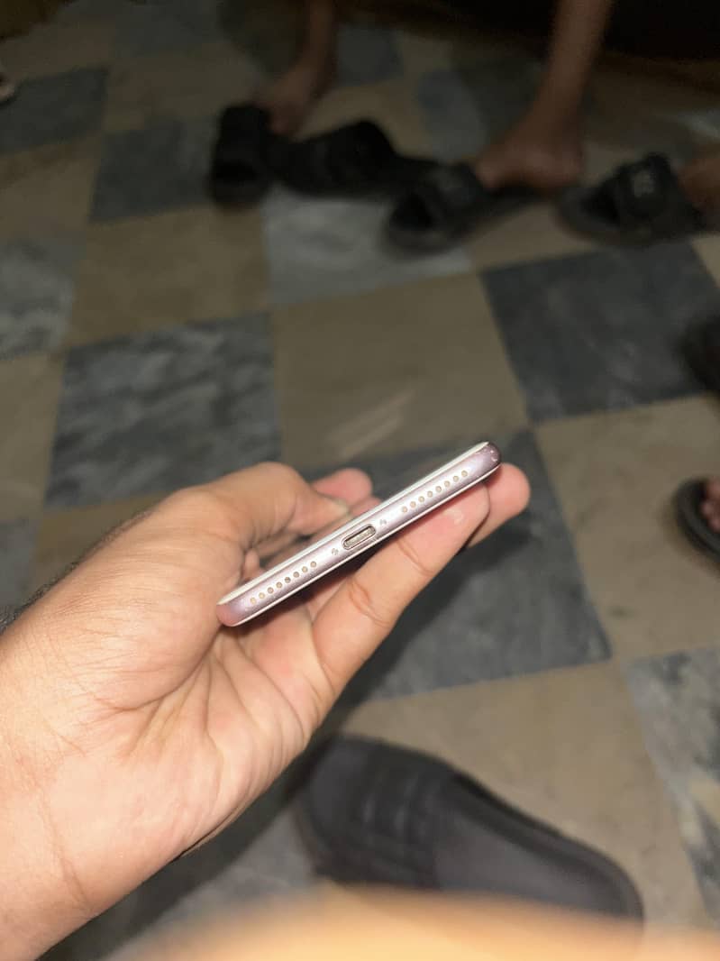Apple iPhone 7 plus 4