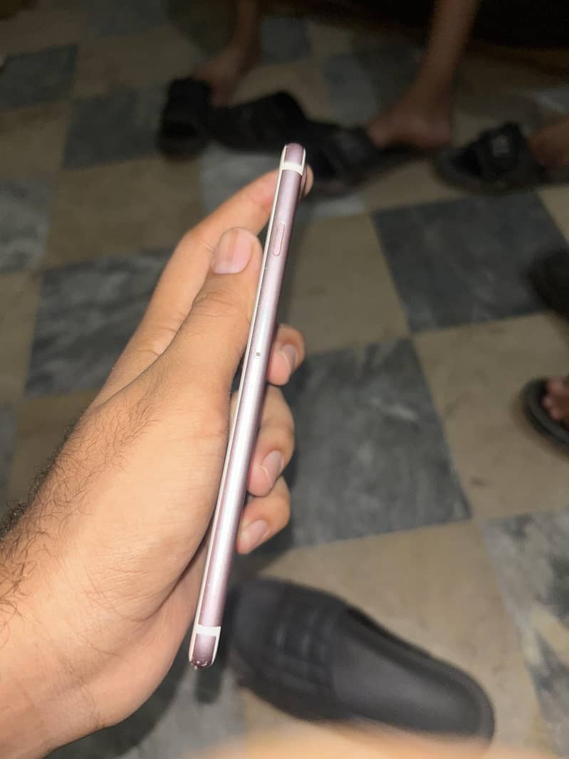 Apple iPhone 7 plus 5