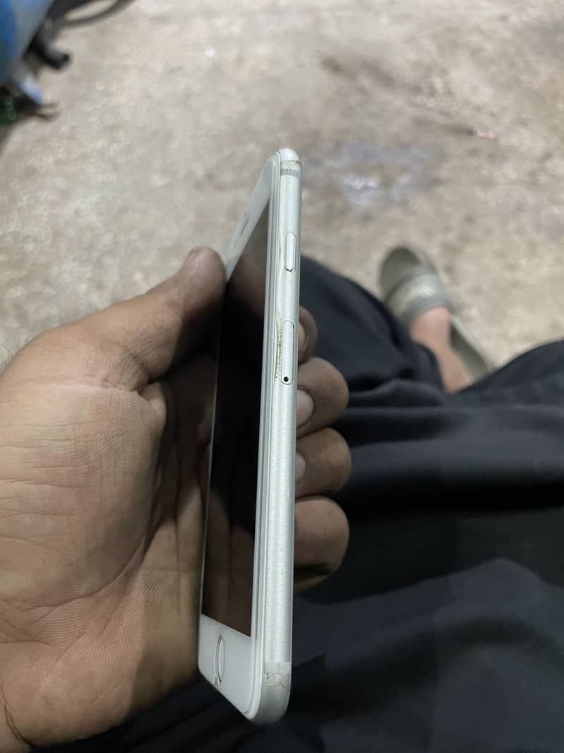 Apple iPhone 8 4