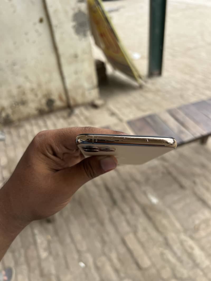 iPhone 11 Pro Max 2