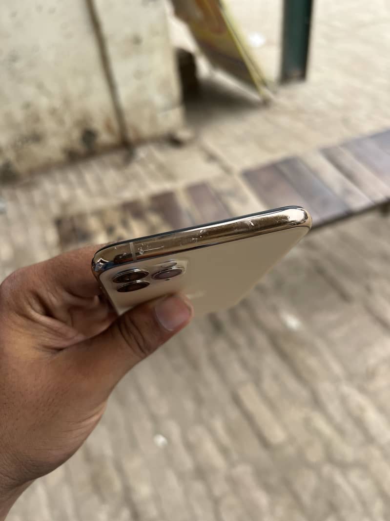 iPhone 11 Pro Max 3