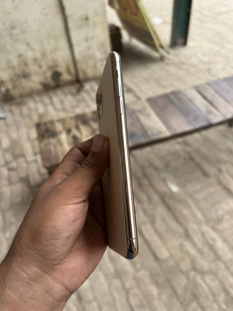 iPhone 11 Pro Max 5