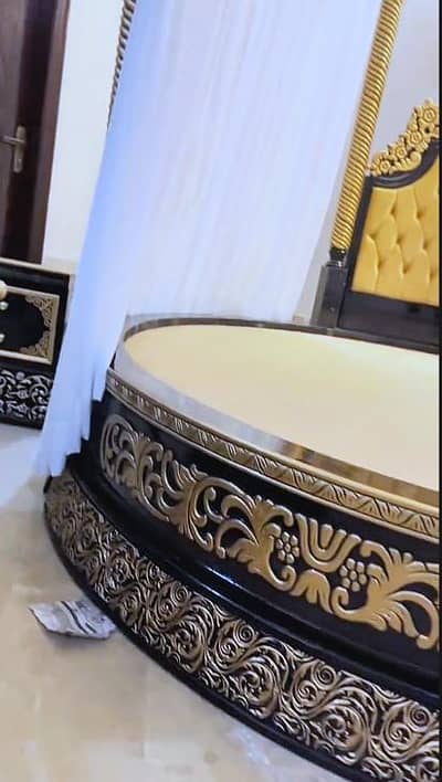 luxury round bed with dressing & side tables